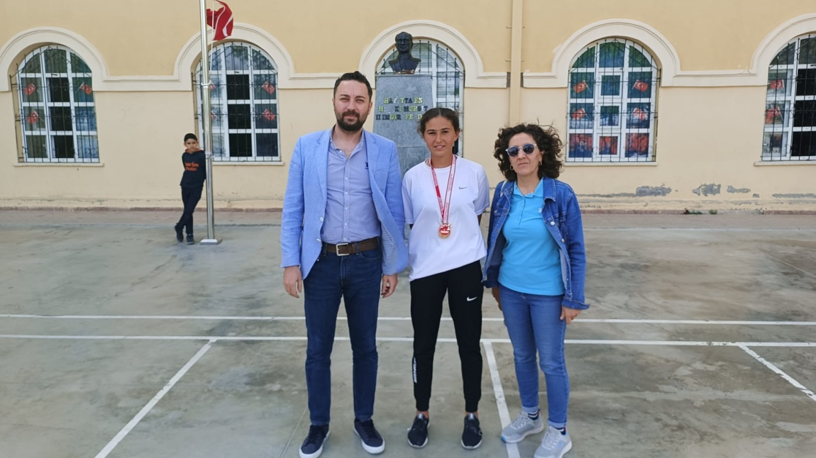 Antalya'da Yapılan Bocce Petank Türkiye Şampiyonası'nda Okulumuz Öğrencilerinden Büşra Güzel 1. Oldu