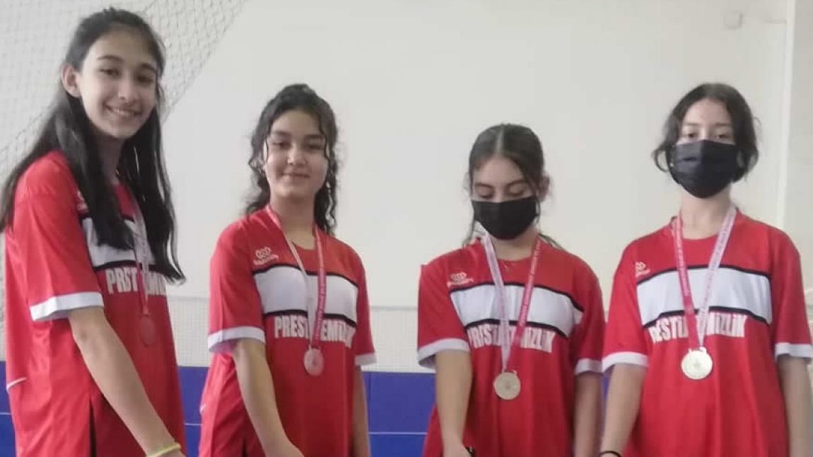 Okullar Arası Yıldız Kızlar Badminton Müsabakalarında Öğrencilerimiz 2. Oldu