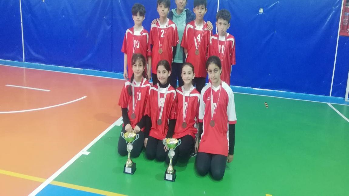 Karaman Okullar Arası Badminton Turnuvasında Küçük Erkekler ve Küçük Kızlar Kategorisinde İl Üçüncüsü Olduk